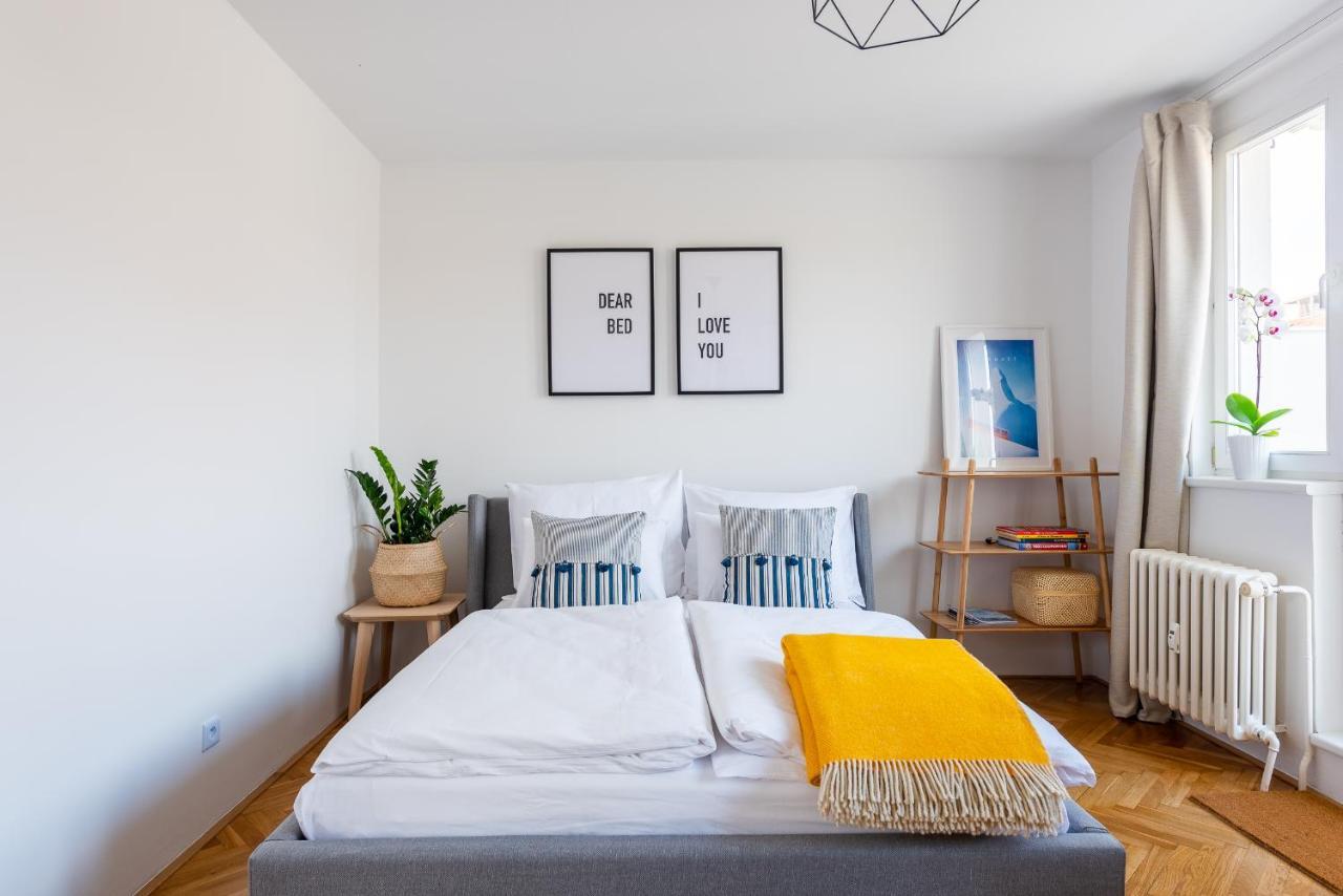 Bright Charming Apt With Terrace, Parking & Airco. Prague Exterior photo
