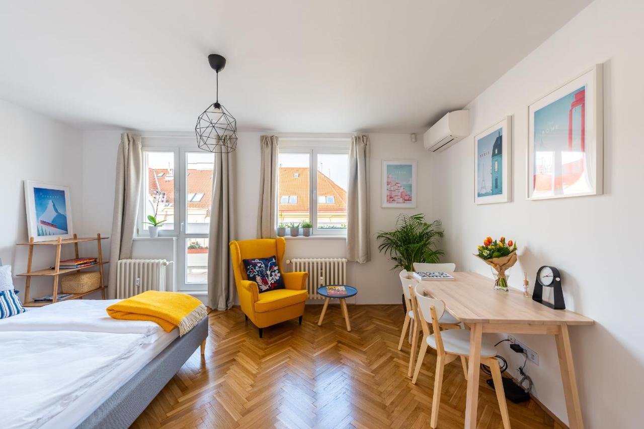Bright Charming Apt With Terrace, Parking & Airco. Prague Exterior photo
